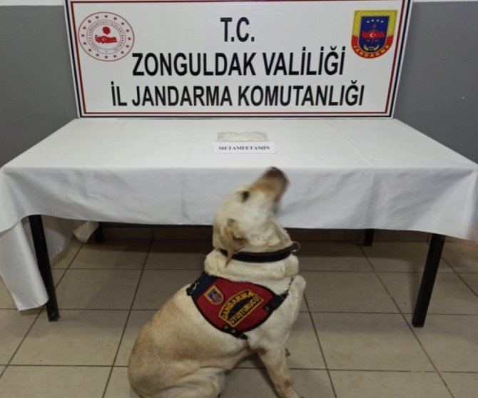 Araçta Uyuşturucu İle Yakalanana 3 Kişi Tutuklandı