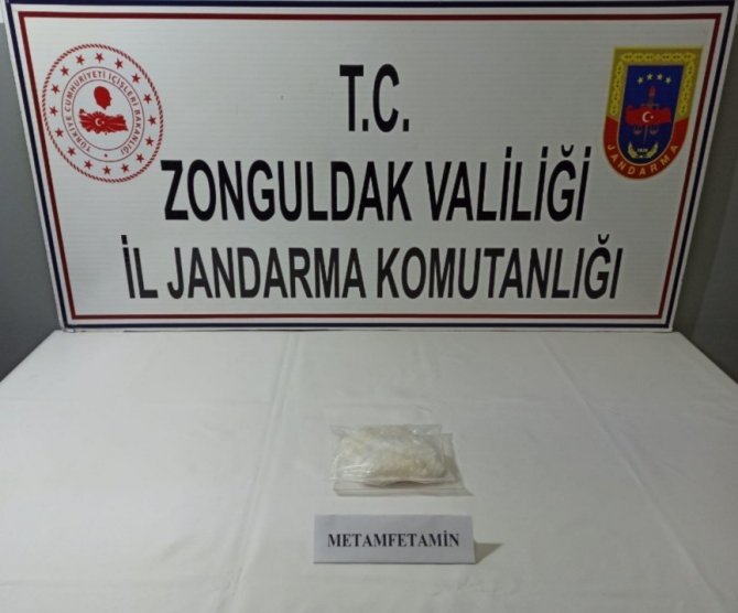 Araçta Uyuşturucu İle Yakalanana 3 Kişi Tutuklandı
