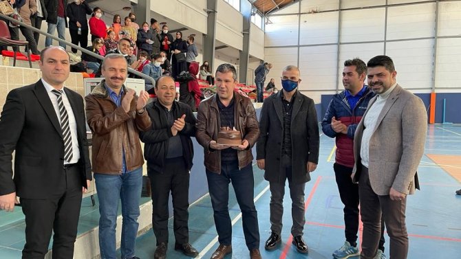 Midi Kızlar Voleybol Turnuvasında Kupalar Sahiplerini Buldu