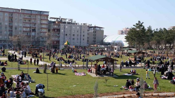 Siirt’te Millet Bahçesi’ne Vatandaşlardan Yoğun İlgi