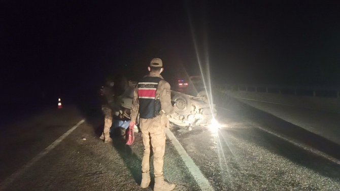 Bariyerlere Çarpan Otomobil Takla Attı: 1 Ölü, 5 Yaralı