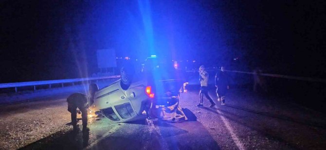 Bariyerlere Çarpan Otomobil Takla Attı: 1 Ölü, 5 Yaralı