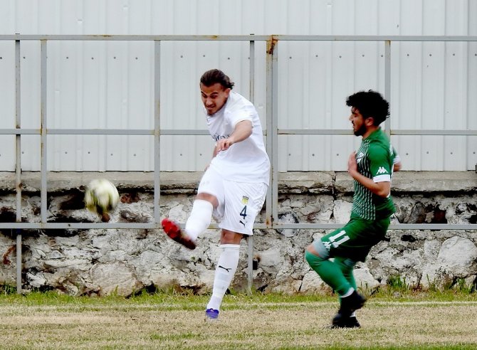 Alaçatıspor, Yenilenen Sahasında 2-1 Galip Geldi