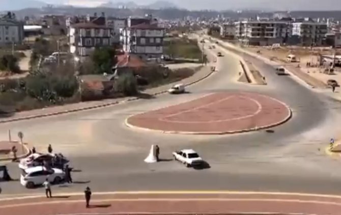 Gelin Ve Damadın Etrafında Drift Atan Sürücüye ’Baş Döndüren’ Ceza