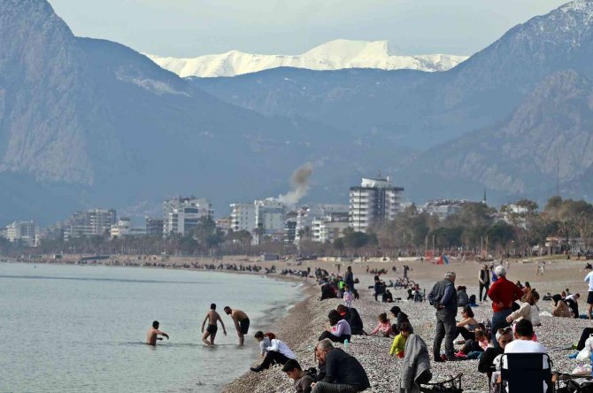 Antalya Kışı Erken Uğurladı