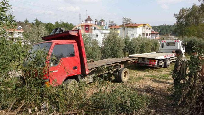 Ağaç Katliamında Kesilen Ağaçları Taşıyan Kamyon Önce Güvenlik Kameralarına. Sonra Jandarmaya Yakalandı