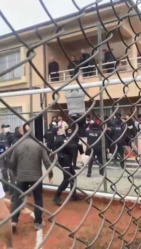 Amatör Lig Maçında Kavga Çıktı, Futbolcular Birbirine Girdi