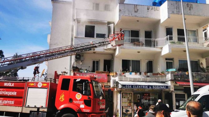 Aspiratörden Çıkan Yangın Korkuttu
