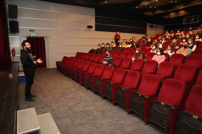 Önce Film İzlediler Sonra Yönetmenle Söyleştiler