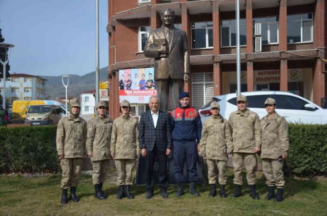 Başkan Yaman Ziyaretçilerini Makamında Ağırladı