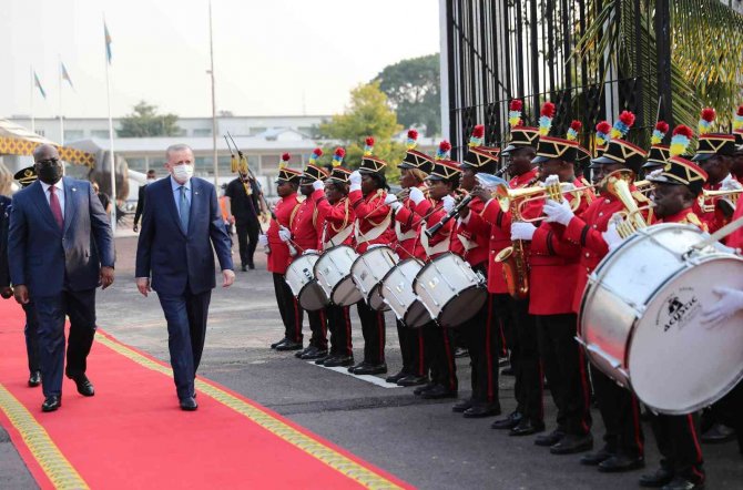 Cumhurbaşkanı Erdoğan, Kongo Demokratik Cumhuriyeti’nde Resmi Törenle Karşılandı