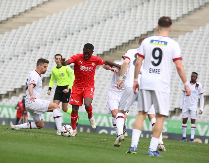 Sivasspor’da Max Gradel Cezalı Duruma Düştü