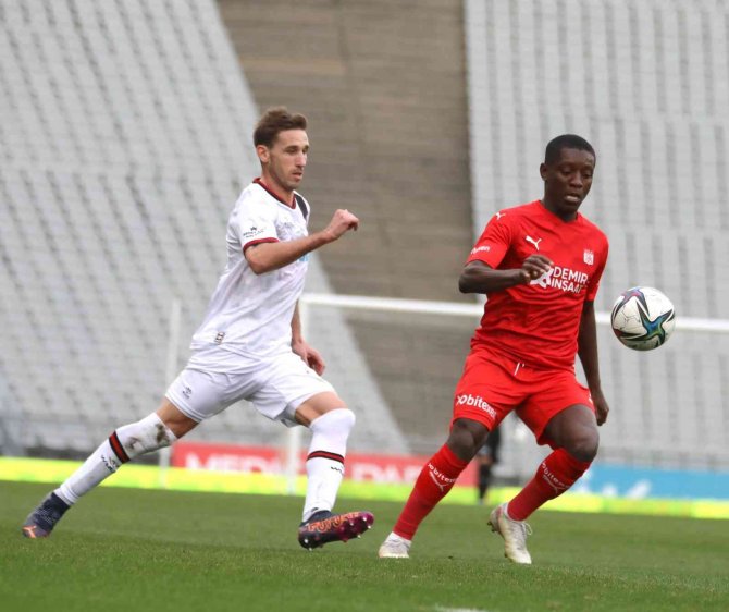Sivasspor’da Max Gradel Cezalı Duruma Düştü