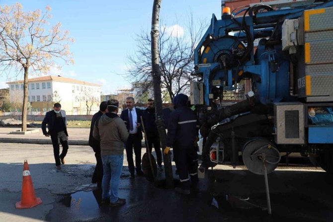 Di̇ski̇ Ekiplerince 200 Bin Metre Kanalizasyon Hattı Temizliği