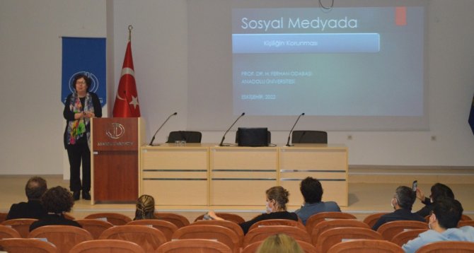 Anadolu Üniversitesi’nde ’Eğitimde Biz Bize’ Seminerleri Başladı