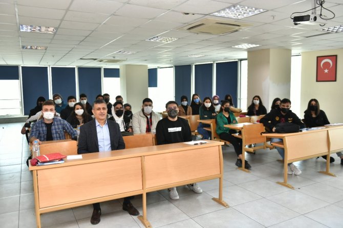 Esenyurt Belediye Başkanı Bozkurt’tan Kursiyer Ve Öğrencilere Sürpriz Ziyaret