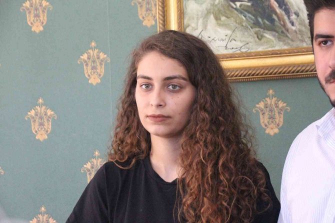 Saplantılı Tacizci 23 Yaşındaki Genci 5 Yerinden Bıçakladı