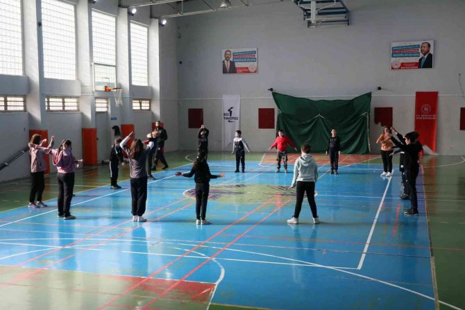 ’Biz Bir Takımız’ Projesi Manisa’da Devam Ediyor