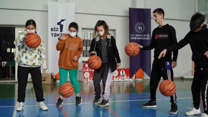 ’Biz Bir Takımız’ Projesi Manisa’da Devam Ediyor