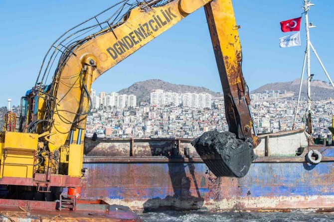İ̇zmir Derelerinin Çıkışında Dip Taraması Başladı