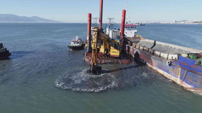 İ̇zmir Derelerinin Çıkışında Dip Taraması Başladı
