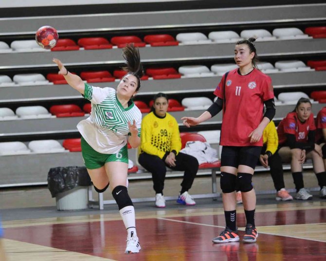 Sivas Belediyespor Hentbol Takımı Evinde Kazandı