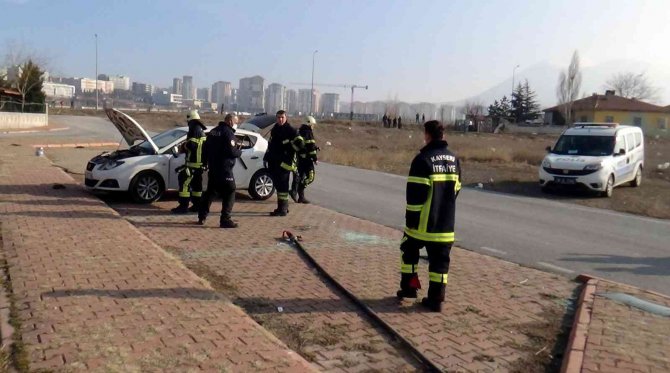 Otomobildeki Piknik Tüpünden Sızan Gaz Patladı: 1 Yaralı