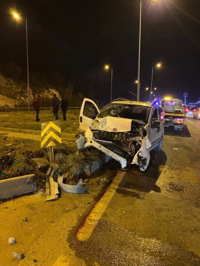 Aydın’da Hafif Ticari Araç İle Otomobil Çarpıştı: 5 Yaralı