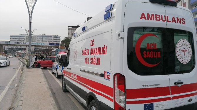 Kocaeli’de İki Araç Çarpıştı: 3 Yaralı