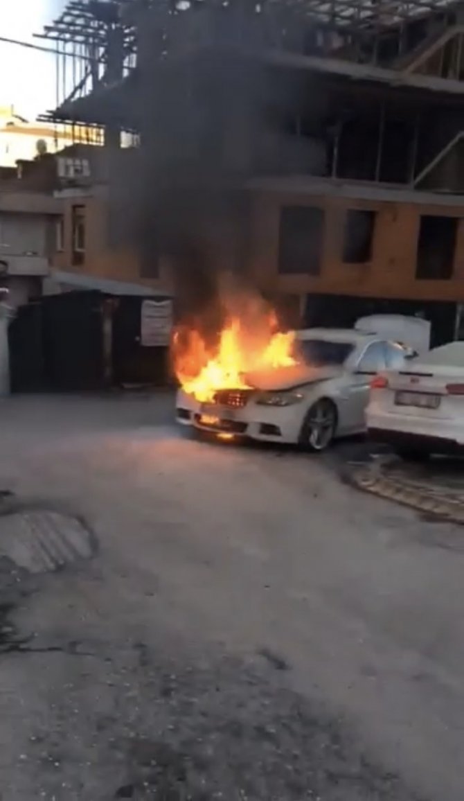 Lüks Otomobil Seyir Halindeyken Alev Topuna Döndü