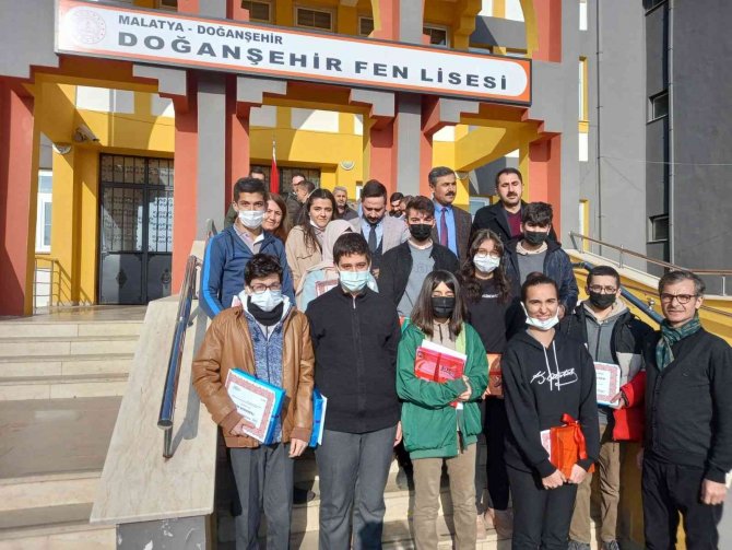 Başarılı Öğrenciler Ödüllendirildi