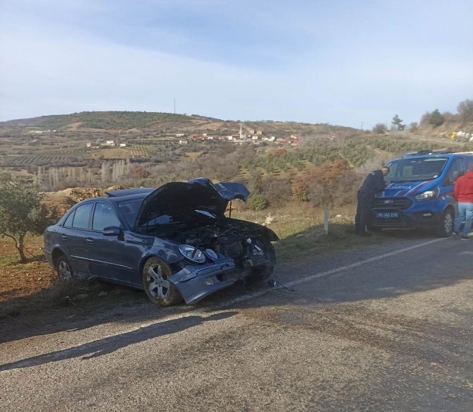 Manisa’da Sülfürik Asit Taşıyan Tanker İle Otomobil Çarpıştı: 5 Yaralı
