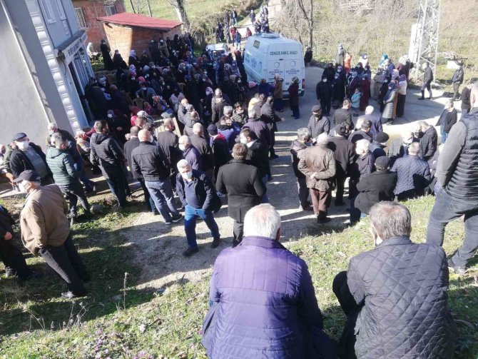 Korona Virüse Yakalanan Genç Hayatını Kaybetti