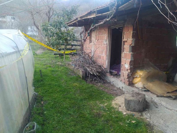 Yaşlı Adam Evinin Kabukluğunda Ölü Bulundu