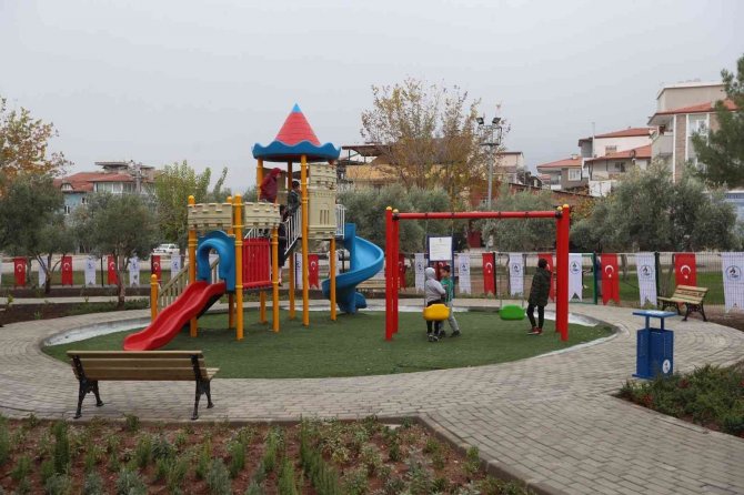 Pamukkale’de Yenilenen Parklar Çocukların Kullanımına Hazır