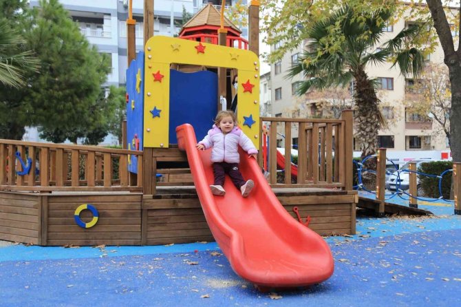 Pamukkale’de Yenilenen Parklar Çocukların Kullanımına Hazır