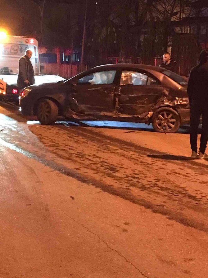 7 Araca Çarpan Alkollü Sürücü Ortalığı Savaş Alanına Çevirdi