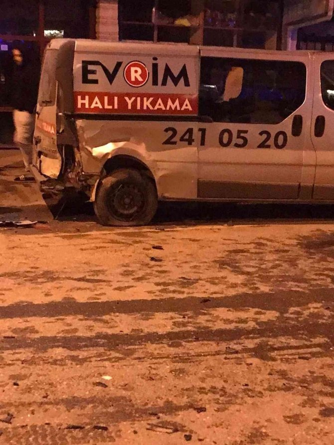 7 Araca Çarpan Alkollü Sürücü Ortalığı Savaş Alanına Çevirdi