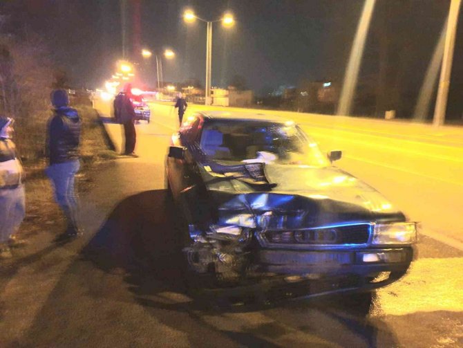 Samsun’da Otomobil Tıra Arkadan Çarptı: 1 Yaralı