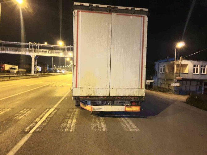 Samsun’da Otomobil Tıra Arkadan Çarptı: 1 Yaralı