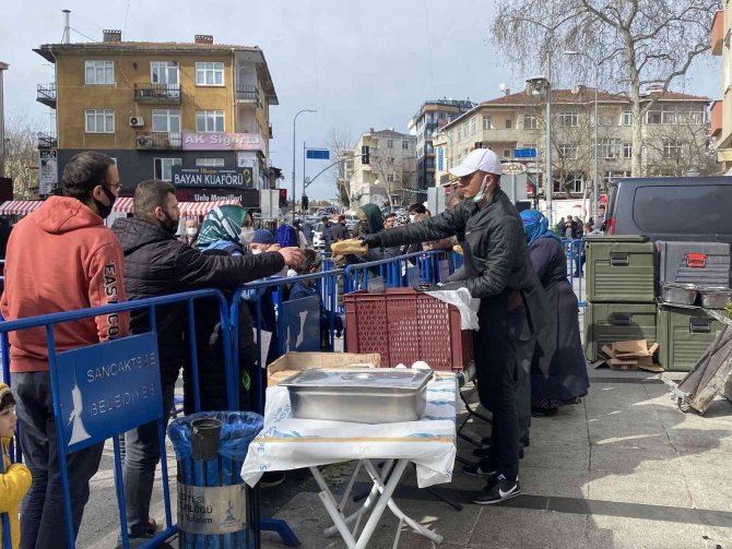 Sancaktepe’de Festivalde 7 Ton Hamsi Dağıtıldı
