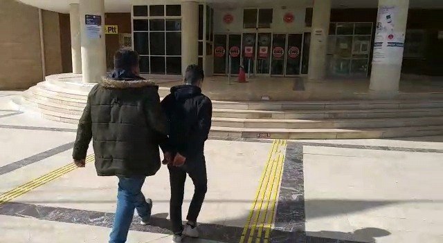 Şanlıurfa’da Birçok Sabıkası Bulunan Ve 6 Hırsızlık Olayından Aranan Çocuk Yakalandı