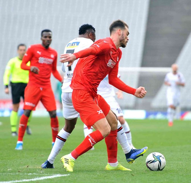 Spor Toto Süper Lig: Fatih Karagümrük: 0 - Dg Sivasspor: 0 (İ̇lk Yarı)