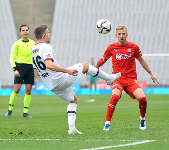 Spor Toto Süper Lig: Fatih Karagümrük: 0 - Dg Sivasspor: 0 (İ̇lk Yarı)