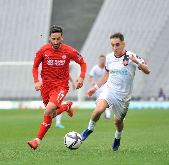 Spor Toto Süper Lig: Fatih Karagümrük: 0 - Dg Sivasspor: 0 (İ̇lk Yarı)