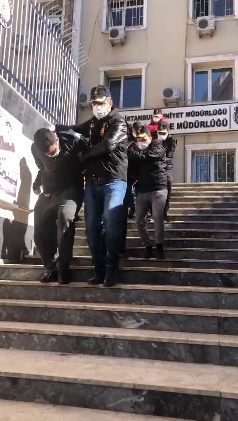 Markette Silahlı Soygun Anları Kamerada