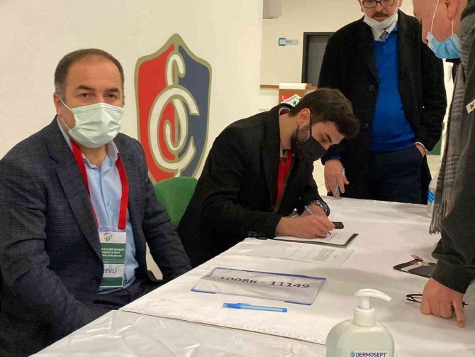 Bursaspor’da Olağanüstü Genel Kurul Ertelendi