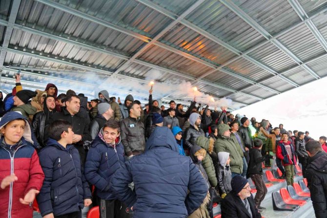 Başkale Gençlikspor, Van Büyükşehir Belediyespor’u 2-1 Mağlup Etti