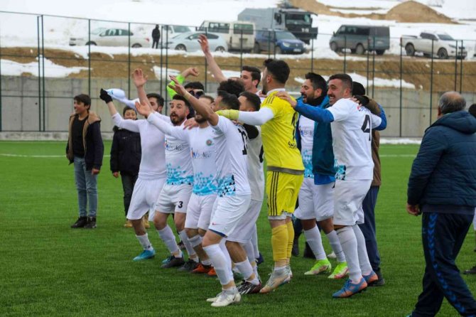 Başkale Gençlikspor, Van Büyükşehir Belediyespor’u 2-1 Mağlup Etti