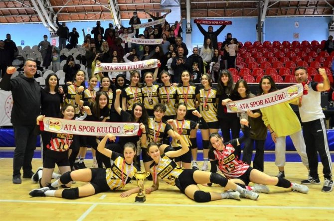 Ataspor Voleybolda Manisa Şampiyonu Oldu